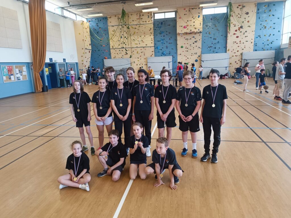 Equipes des jeunes participant à l'interclub départemental jeunes qui s'est déroulé à Rueil Malmaison